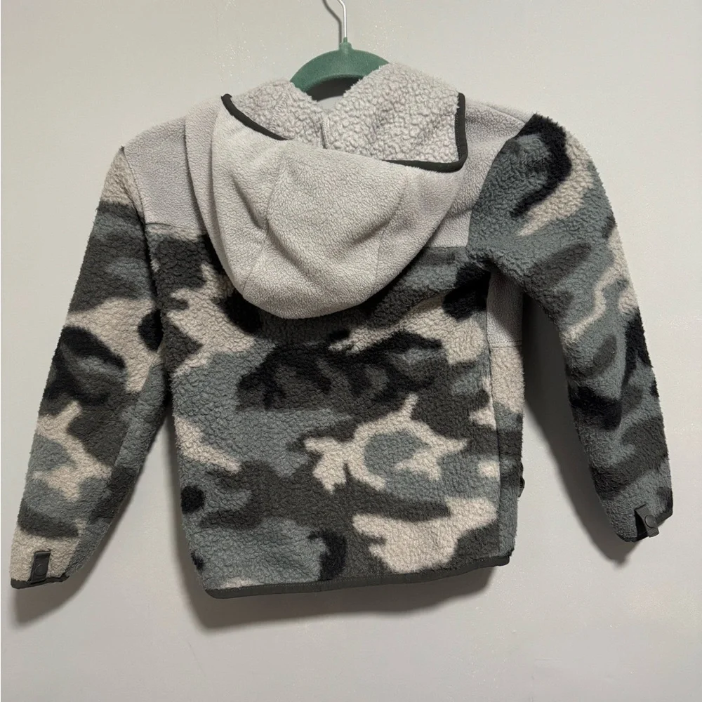 The North Face- Kids hooded fleece. Black and gray camo. Size XS/6